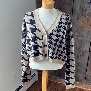 Collusion cropped v neck button cardigan sweater tan black NWOT soft Sz 6